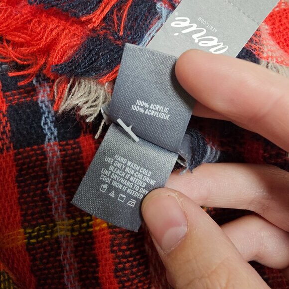 Aerie Plaid Woven Blanket Scarf - Red - 59x59 in - NWT - Picture 5 of 6